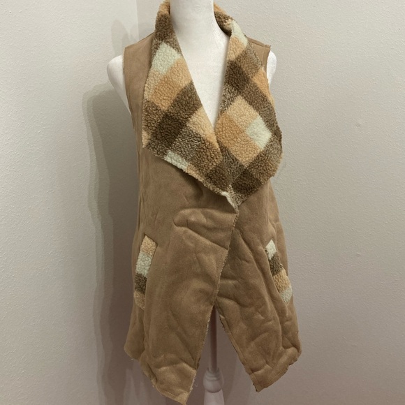 NWOT Glitzy Girlz Tan & Brown Open Front Sherpa Vest Size Small - Picture 3 of 13